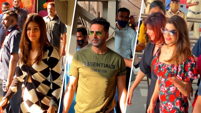 Akshay Kumar, Kriti Sanon, Jacqueline Get On A Train To Promote Bachchhan Paandey