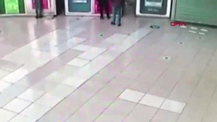 ATM ÖNÜ DOLANDIRICISI KAMERADA