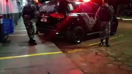 Rapaz com mandado de prisão em aberto é preso pela CHOQUE na Praça da Bíblia