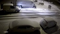 Kar yağışı hırsızlara engel olmadı: Hırsızlık anı kamerada