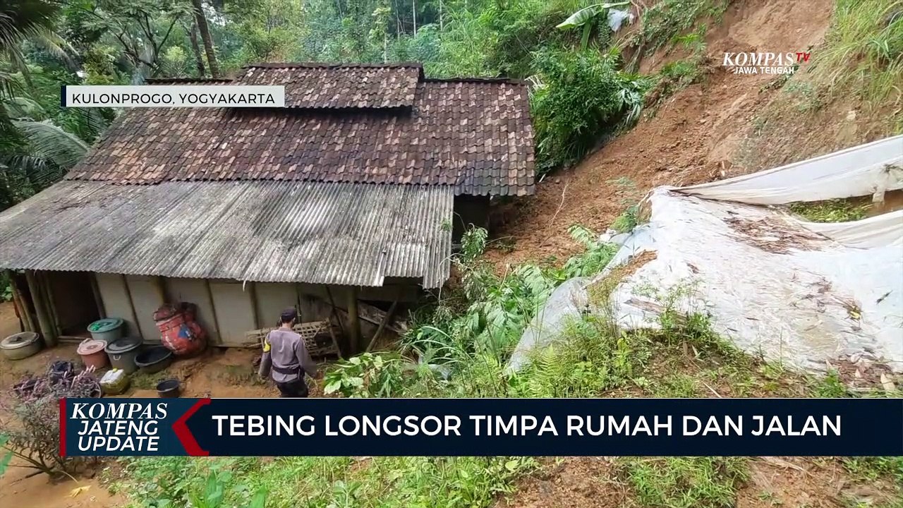 Tebing Longsor Timpa Rumah dan Jalan