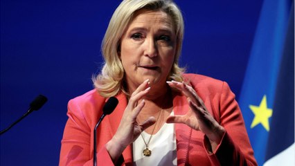 FEMME ACTUELLE - Présidentielle 2022 : Marine Le Pen devra-t-elle reperdre 12kg comme en 2017 ? "La vie politique est très dure physiquement"