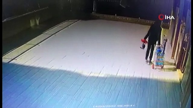 Pazardan alışveriş yapar gibi apartman soydu