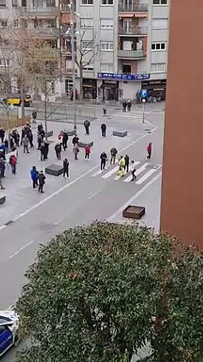 Los clubes de petanca se manifiestan en la Plaza de la Vila de Sant Adrià