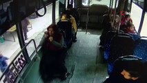 Otobüse girdi, kadının elindeki telefonu çalıp gitti