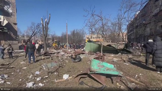 صور لمنطقة طالها قصف روسي في العاصمة الأوكرانية كييف