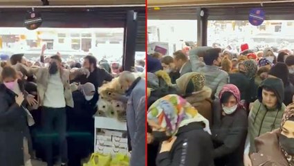 İndirim kampanyası izdihama dönüştü! Kapıların açılmasıyla birbirlerini ezmeye başladılar