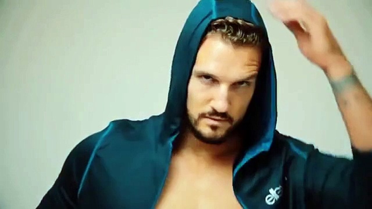 Bombe Public : Parker Hurley