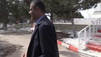 Mahkumların yaptığı kuş yuvaları, şehitlikteki ağaçlara asıldı