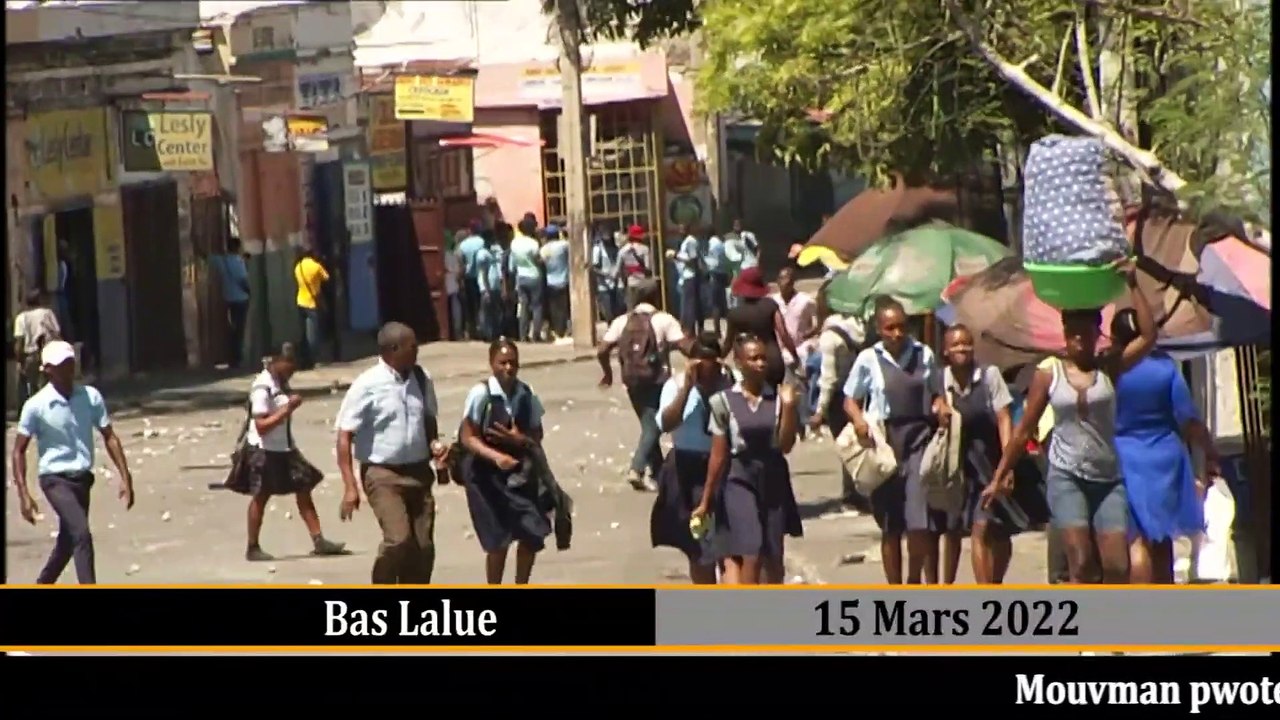 Mouvman pwotestasyon elèv "Collège Jacques Roumain" pou egzije liberasyon direktè lekòl la.