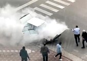 Son dakika: Otomobil alev alev yandı, kamera saniye saniye yangını kaydetti