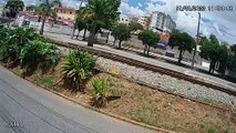 Trem arrasta carro com duas idosas em Itaúna