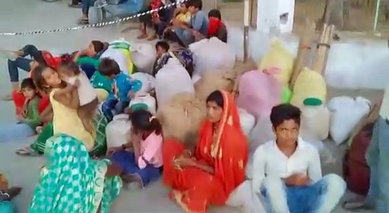 कार्य के बदले भुगतान नहीं देने पर मजदूरों ने कल...