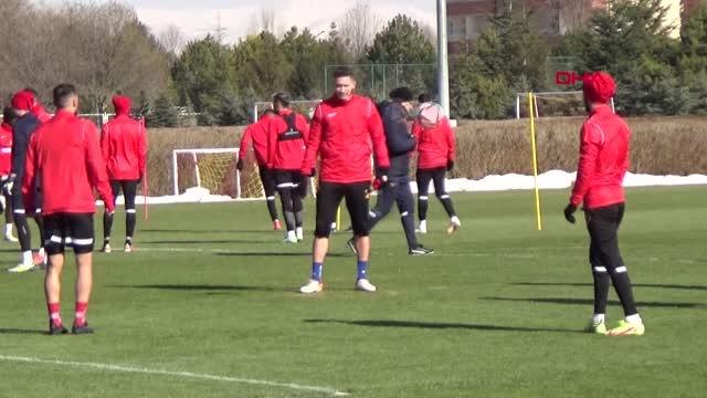 SPOR Hikmet Karaman: Kalan maçlarda seri yakalamak zorundayız