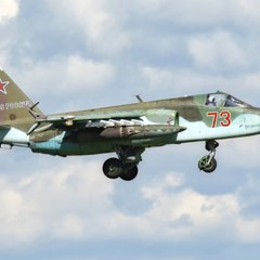 Vidéo : un avion d’attaque russe se fait toucher par un missile mais réussit à atterrir (1)