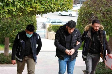 Marmaris'te midibüsten 35 düzensiz göçmen çıktı