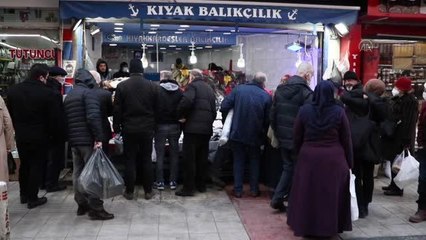 Tezgahlarda hamsi 30, istavrit 25 liradan satılıyor
