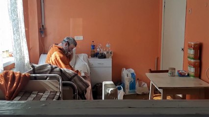 Ucranianos mantém luta à Covid-19 enquanto se protegem das bombas do Kremlin