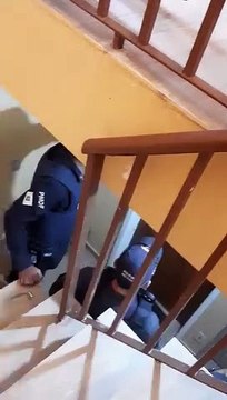 Policiais arrombam porta após denúncia de agressões em briga de casal na Asa Norte