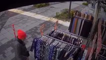 Son dakika haber... İstanbul'da giyim mağazasından hırsızlık anı güvenlik kamerasına yansıdı