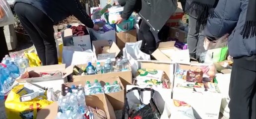 Mamme e bimbi in fuga dalla guerra al valico di Fernetti (Trieste)