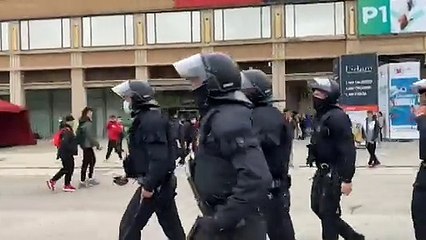 Tensión a las puertas del Salón de la Enseñanza por la huelga educativa