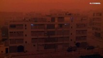 El cielo de Argelia se cubre por la nube de polvo del desierto del Sáhara