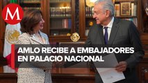 AMLO recibe cartas credenciales de 8 embajadores en México