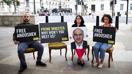 إيران تفرج عن 3 معتقلين من أصول بريطانية