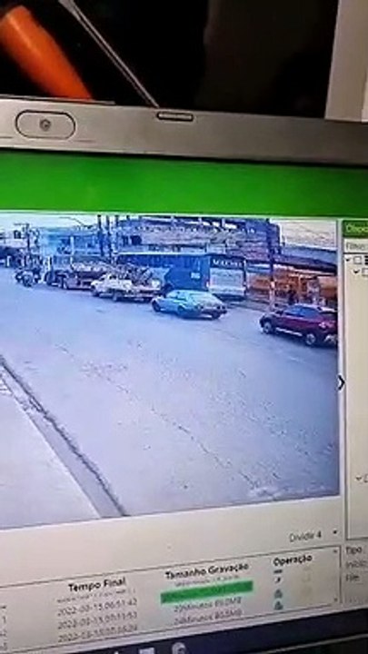 Motociclista impede assalto jogando moto em bandidos no Sul de MG