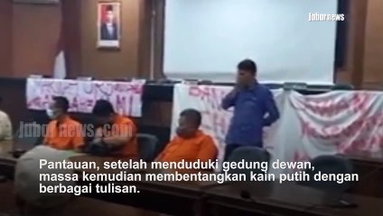 MASSA KARANG TARUNA GERUDUK GEDUNG DPRD KOTA TASIKMALAYA