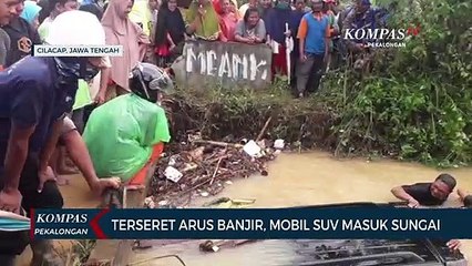 Terseret Arus Banjir, Mobil SUV Masuk Sungai