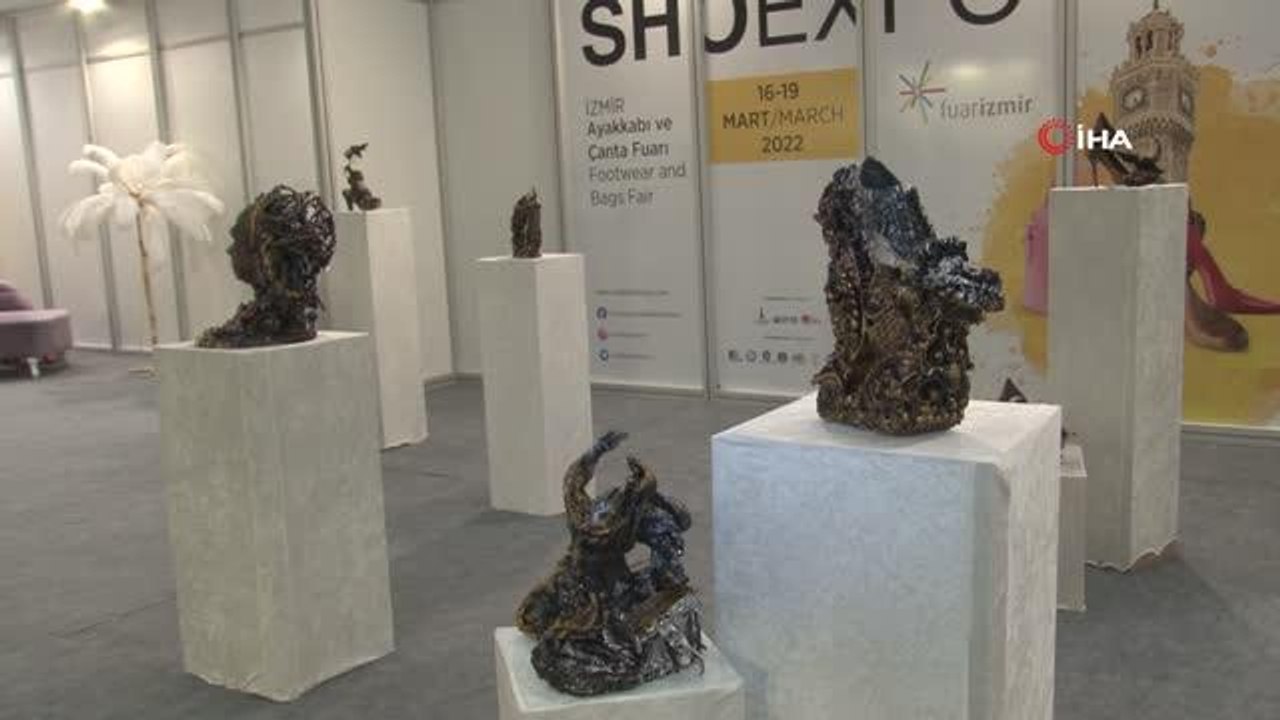 Atıklardan ayakkabı yaptı... Tasarımcı Fırat Karapınar, heykeli andıran tasarım ayakkabılarını atık malzemelerden yapıyor