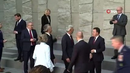 Bakan Akar, NATO Savunma Bakanlarının aile fotoğrafına katıldı