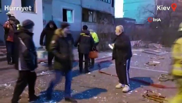 Kiev'de 16 katlı binaya roket isabet etti