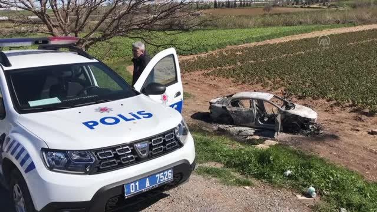 Tarlada yanmış otomobil bulundu