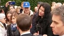 Emmanuel Macron : interpellé par une soignante en pleurs, il la recadre
