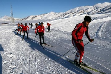 BİTLİS'TE MART KARIYLA KAYAK SEZONU UZADI; SPORCULAR MUTLU