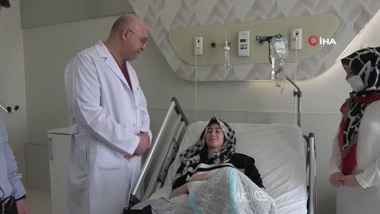 Bitmek bilmeyen ağrılarının nedeni karpuz büyüklüğündeki kist çıktı- 20 yaşındaki kızın karnından 20 santimetrelik kitle çıkarıldı