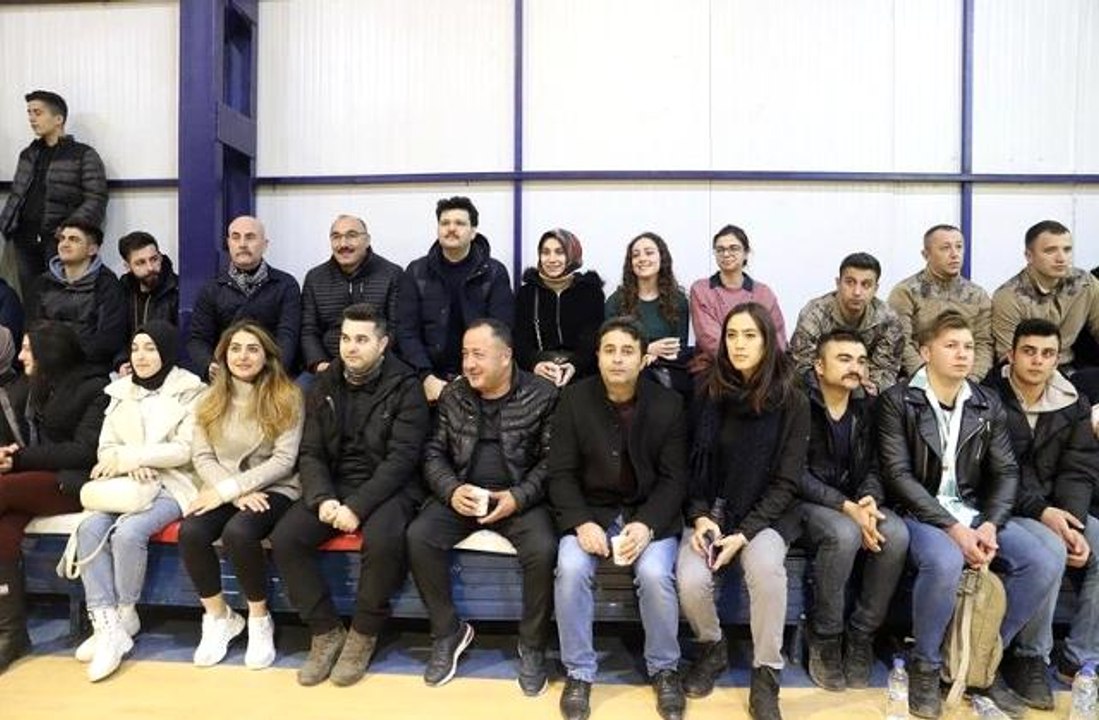 Çukurca'da voleybol ve masa tenisi turnuvası so...