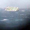 غرق سفينة شحن إماراتية في الخليج وعمليات جارية لإنقاذ طاقمها