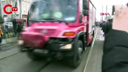 Fatih'te bir kişi tramvayın altında kaldı