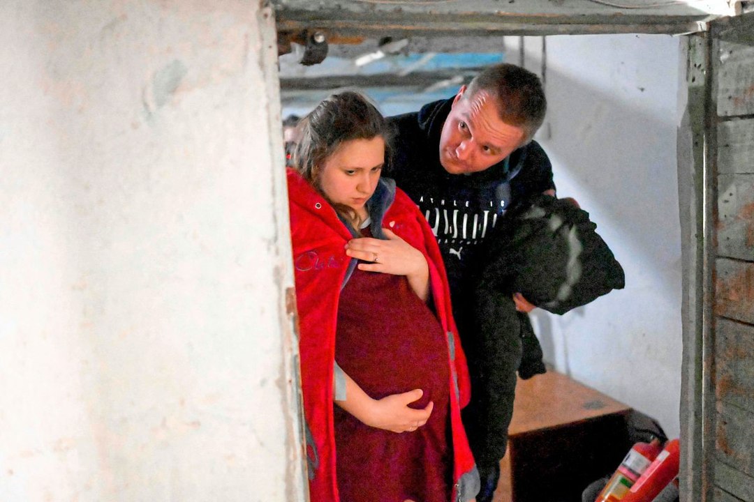 Gebären unter Bomben: 'Man sorgt sich um sich und um das Baby'