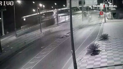 Antalya'da aşırı hız 3 genci ölüme götürdü! Korkunç kaza kamerada