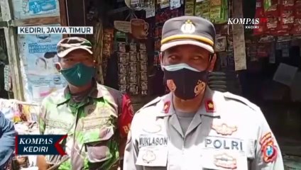 Petugas Temukan Ribuan Liter Minyak Goreng di Dalam Gudang Distributor