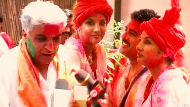 Throwback: Shabana Azmi Playing Holi With Javed Akhtar & Other Celebs
