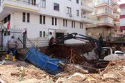 Mersin'de girişi çöken 4 katlı binadan 9 vatandaş kurtarıldı