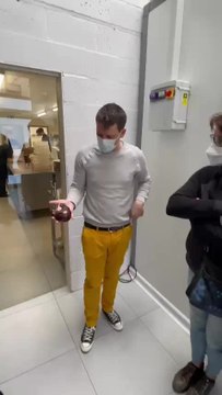 L'artisan chocolatier Ariqua Denis dans son atelier