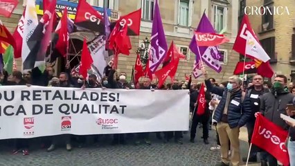 Manifestación contra las políticas del Departamento de Educación en la Plaça Universitat