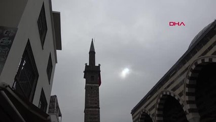 DİYARBAKIR'DA TERÖR OLAYLARI NEDENİYLE KAPANAN CADDE 7 YIL SONRA HİZMETE AÇILDI